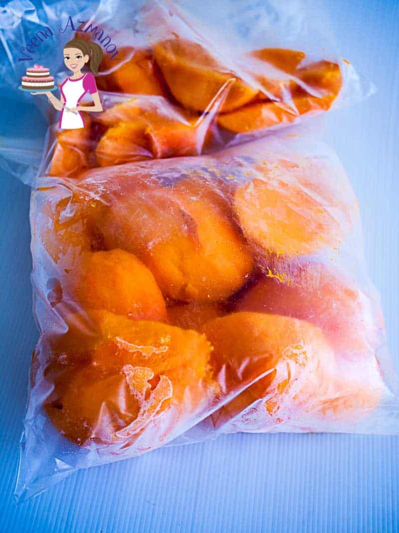 Mango pieces in a ziplock bag.