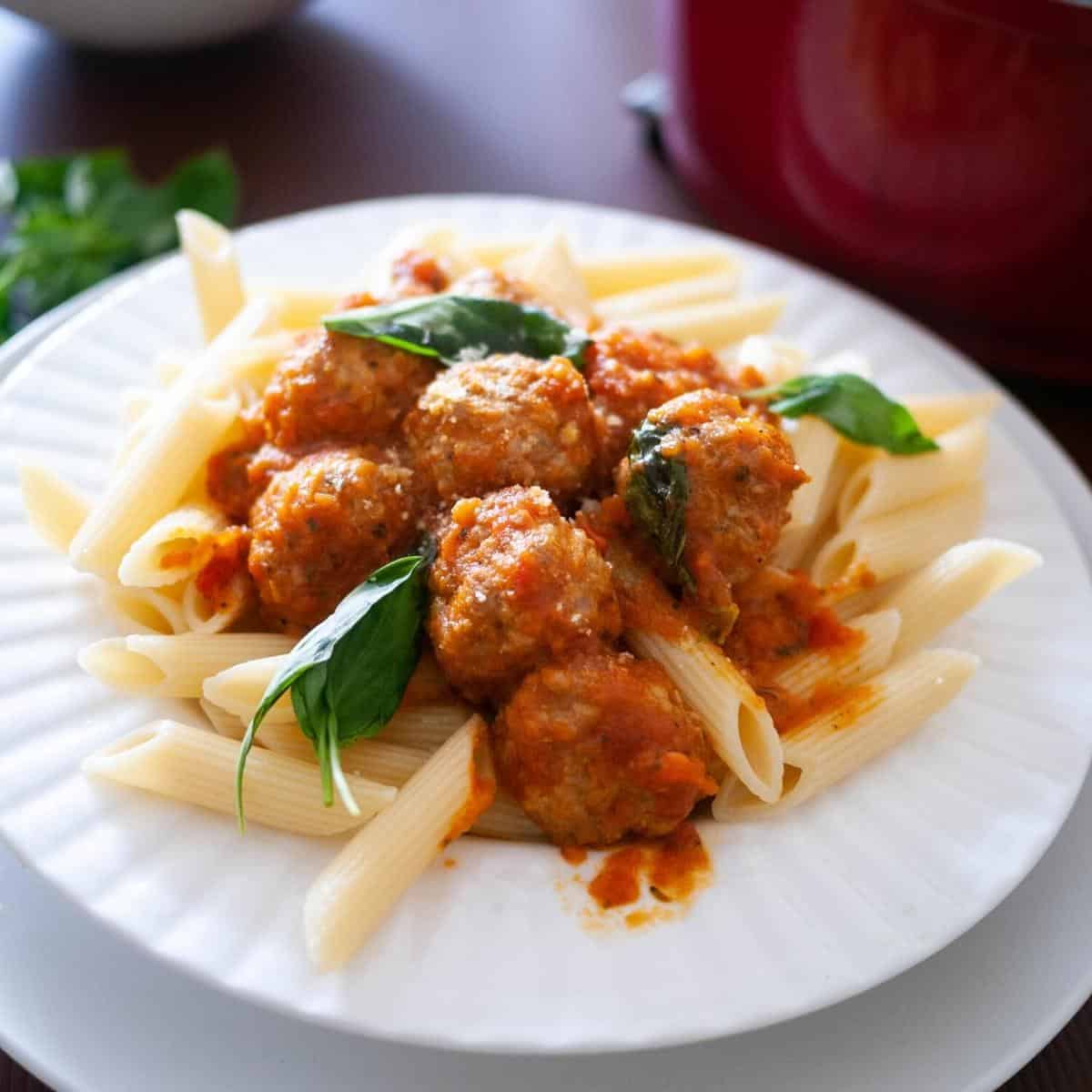 A plate of meatballs and pasta.