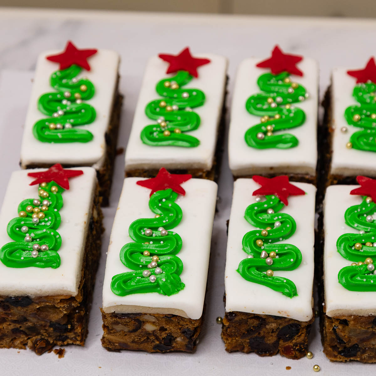 Mini fruitcakes perfect to serve as edible gifts.