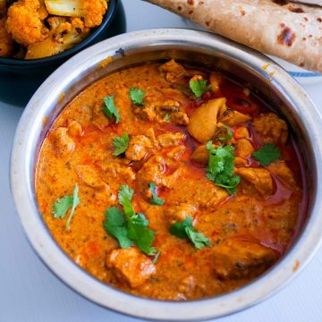 Pinterest image for Indian curry with chicken in 20 mins.