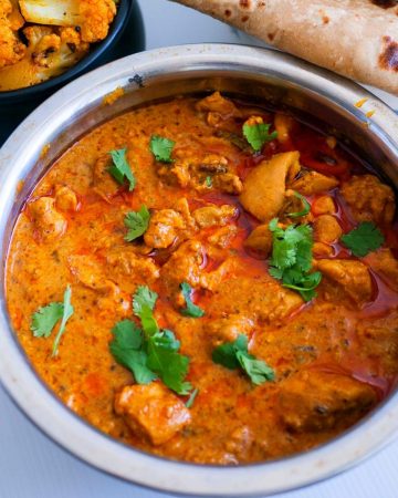Pinterest image for Indian curry with chicken in 20 mins.