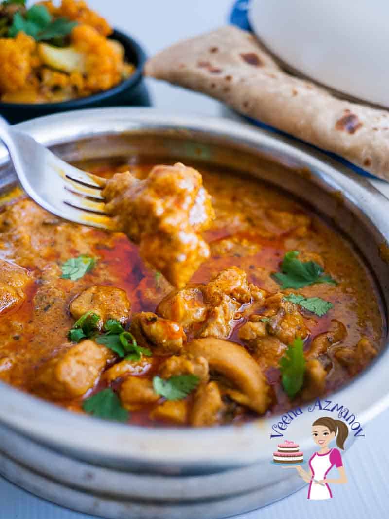 A bowl of Indian chicken curry.