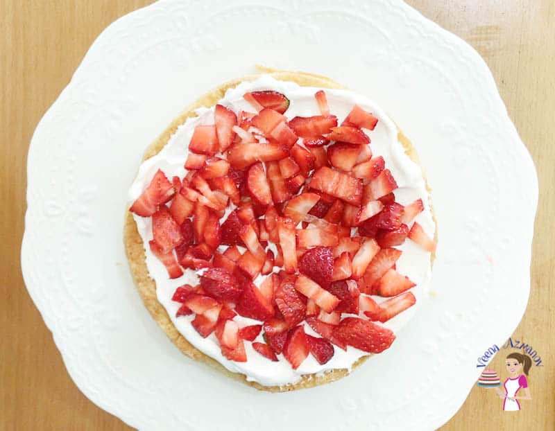 How to make a layered Strawberry cake with Whipped Cream Frosting and Fresh Strawberries