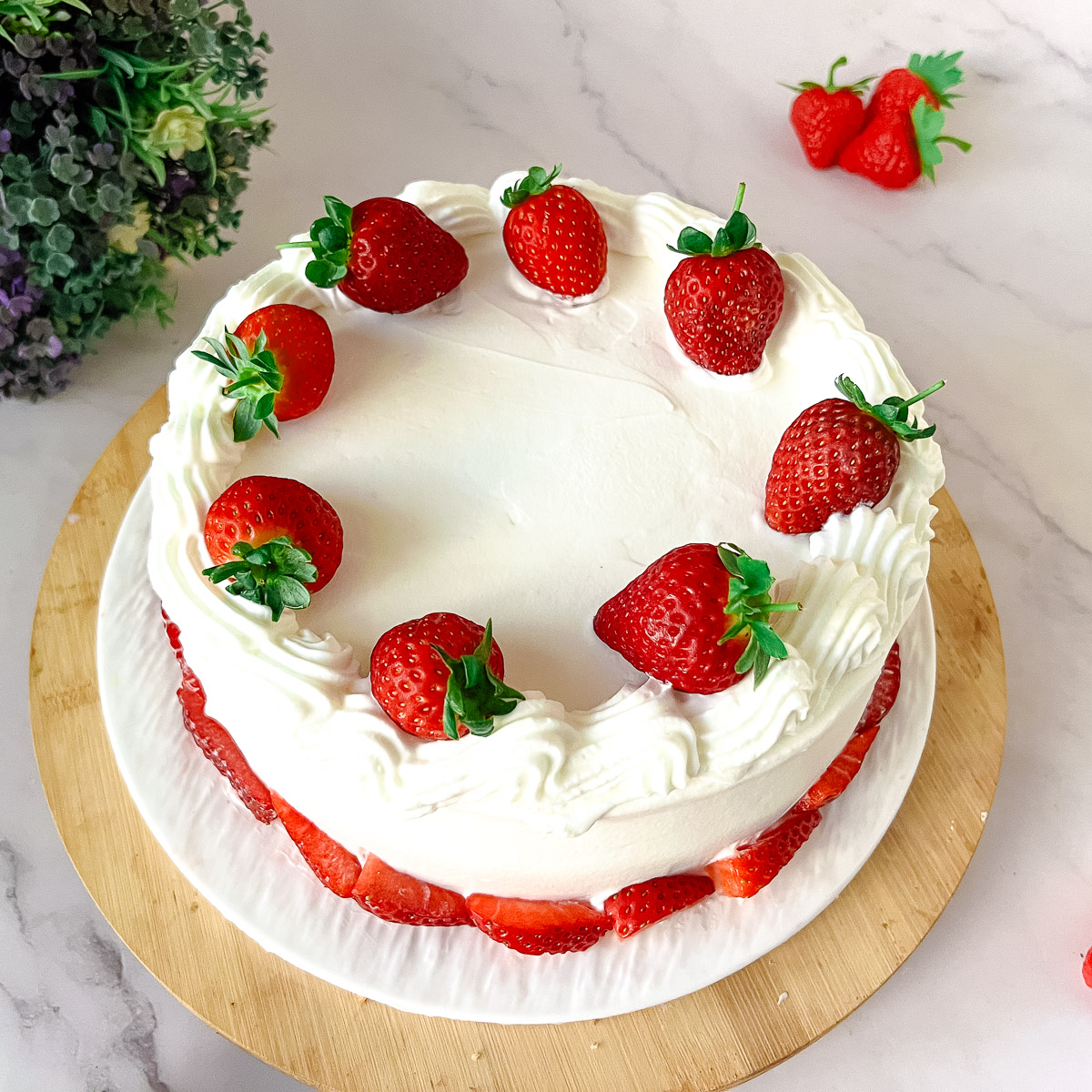 Fresh strawberries on a cream cake.