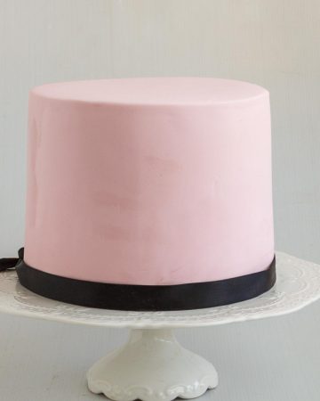 Cake decorated with fondant.