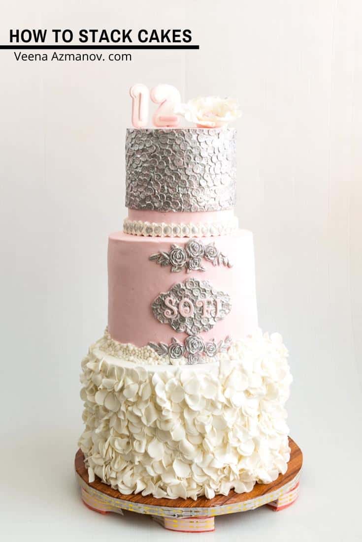 A 3-tier wedding cake