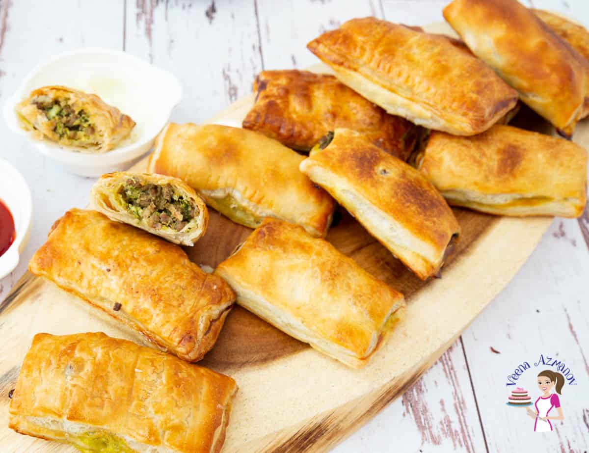 Puff pastry stuffed with meat.