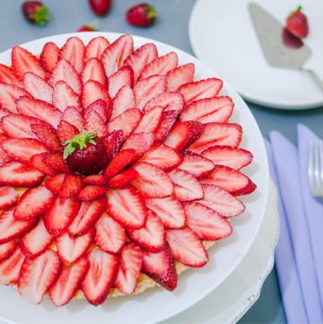 A tart with pastry cream and sliced strawberries