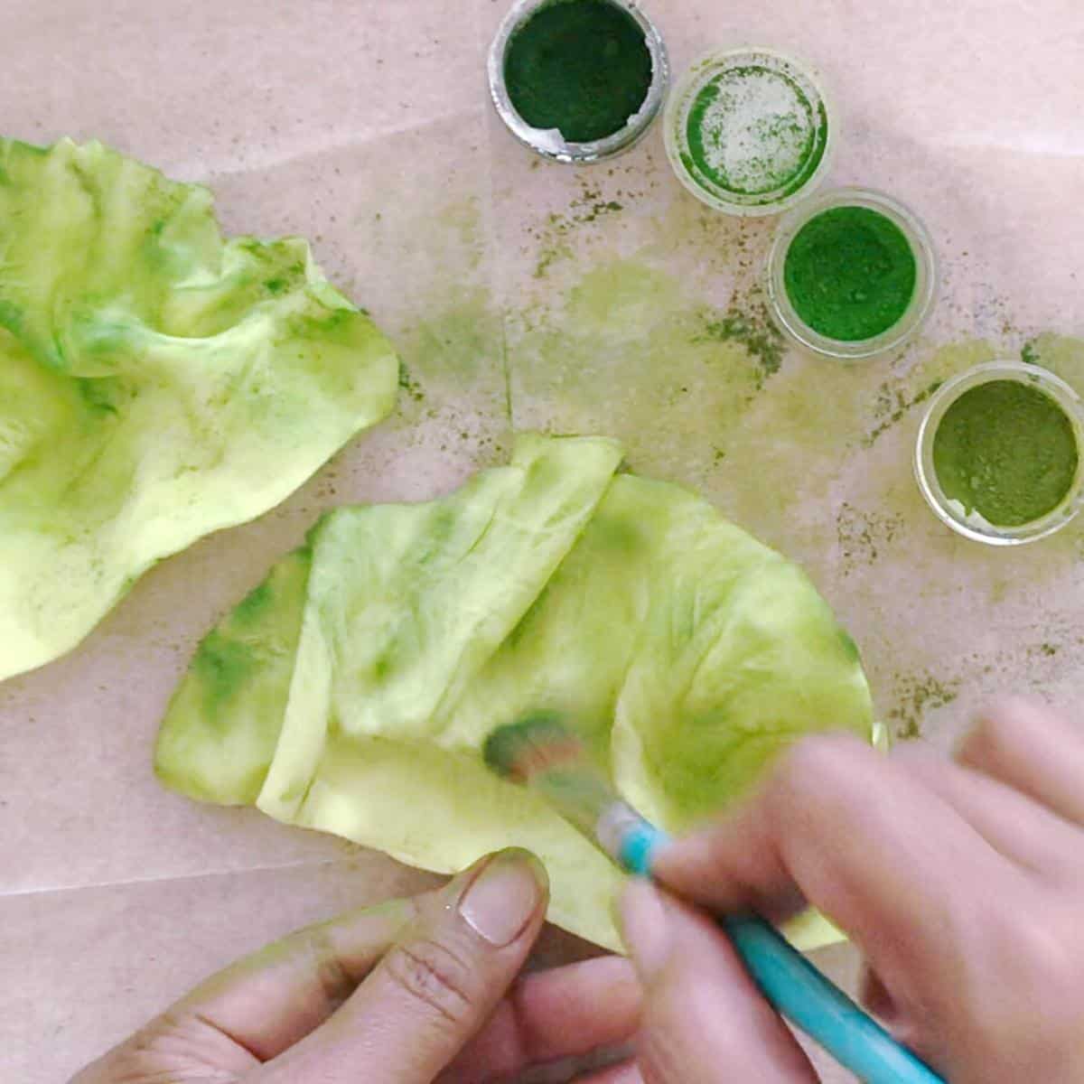 Using petal dust on gumpaste lettuce leaves.