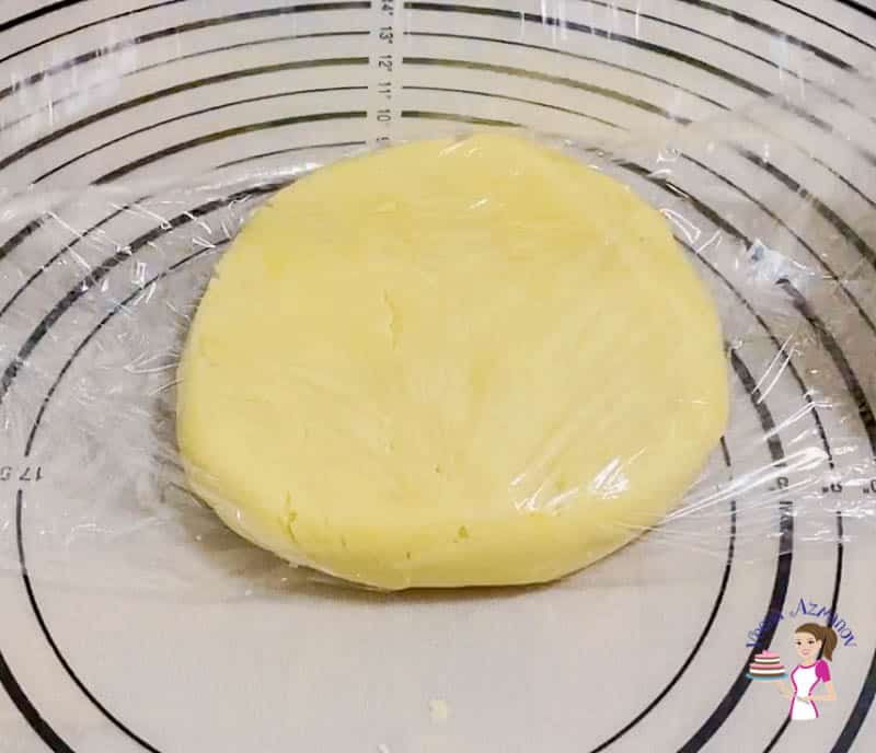 Prepare the shortcrust pastry