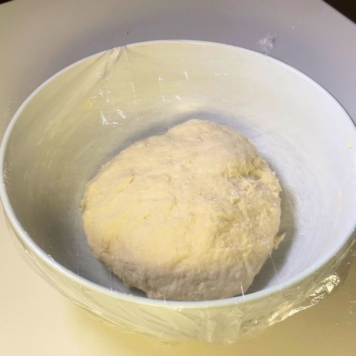 Letting the pizza dough rest for 30 mins.