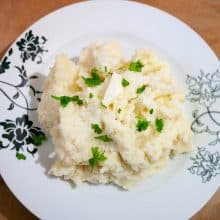 A plate with mashed potatoes.