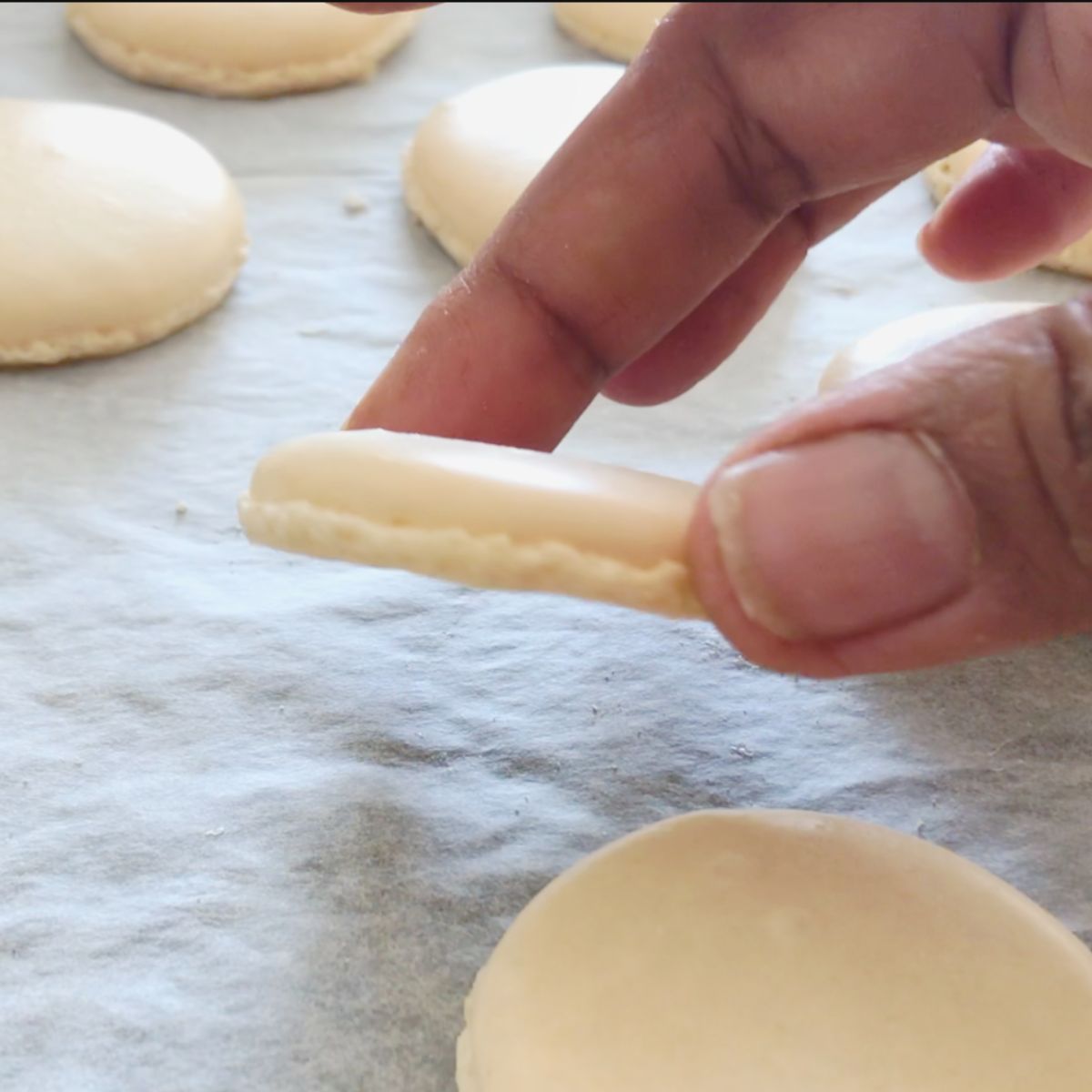 Macaron feet on the vanilla macarons.