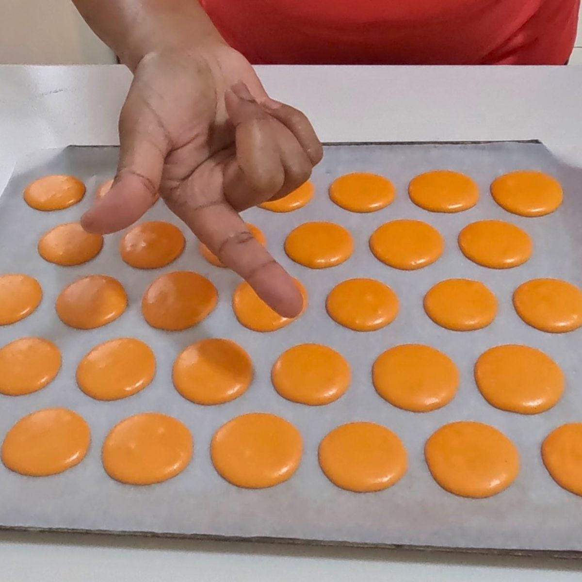 Drying macarons on the