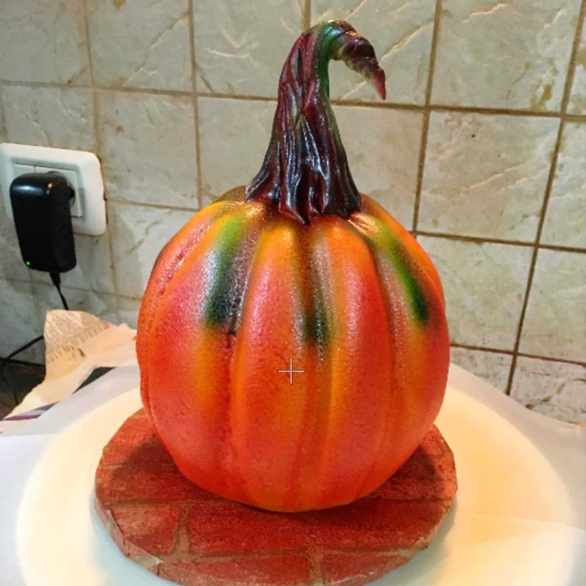 Airbrushing the pumpkin cake.