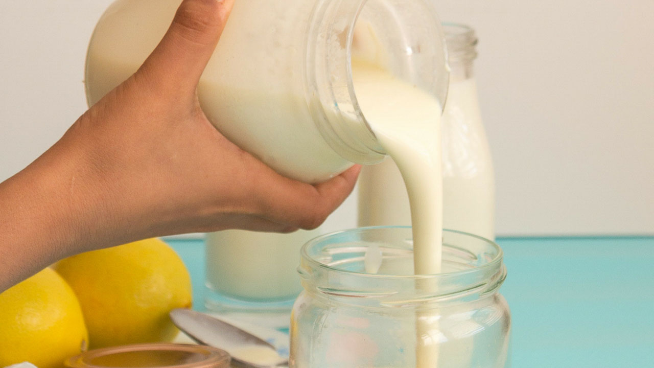 Evaporated Milk Recipe from Scratch (2 Methods) - Veena Azmanov
