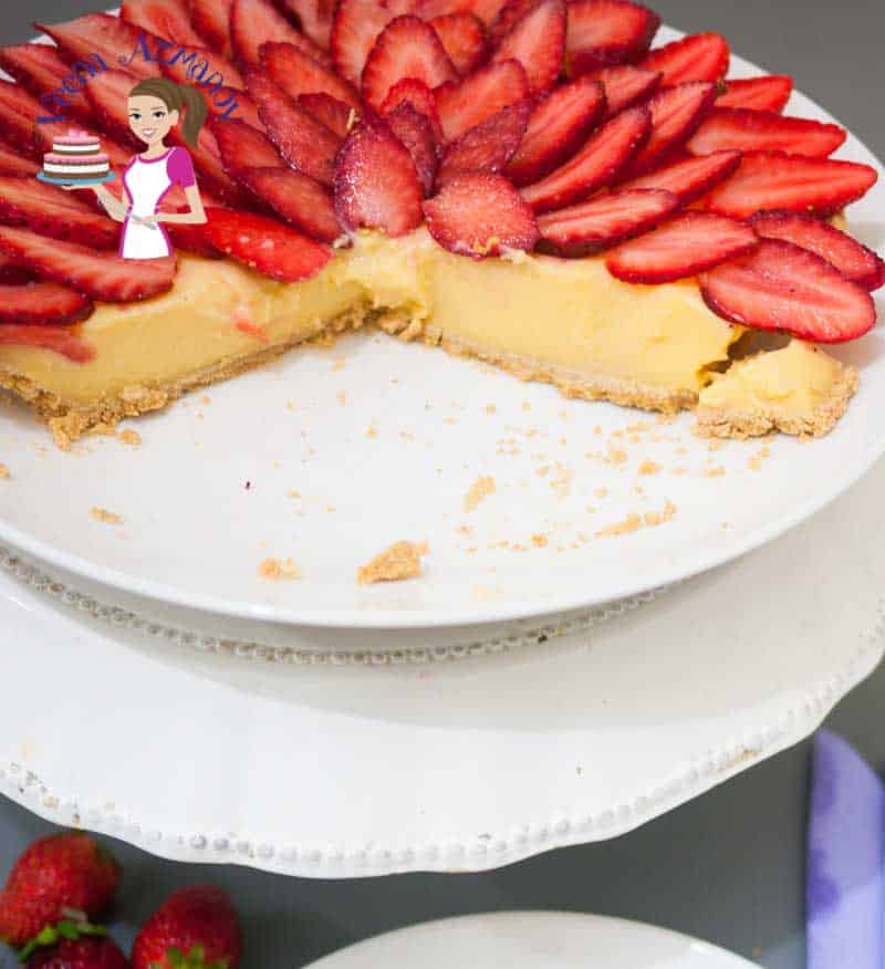 Make a picture perfect Fresh Strawberry dessert made with buttery shortcrust pastry, rich creamy pastry cream and fresh strawberry slices.
