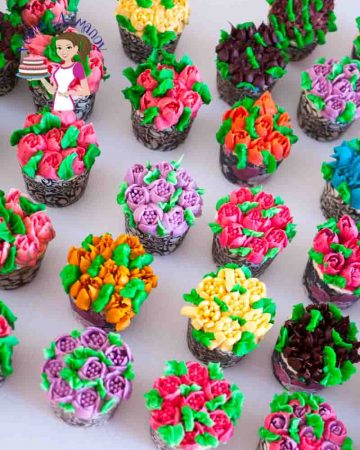 Cupcakes decorated with buttercream flowers.
