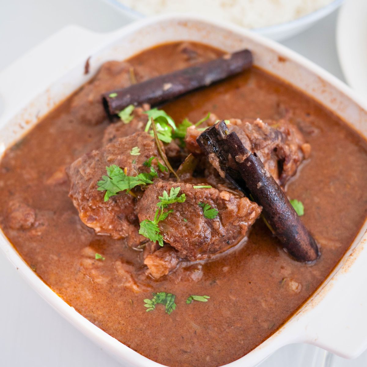A serving pot with red wine beef.