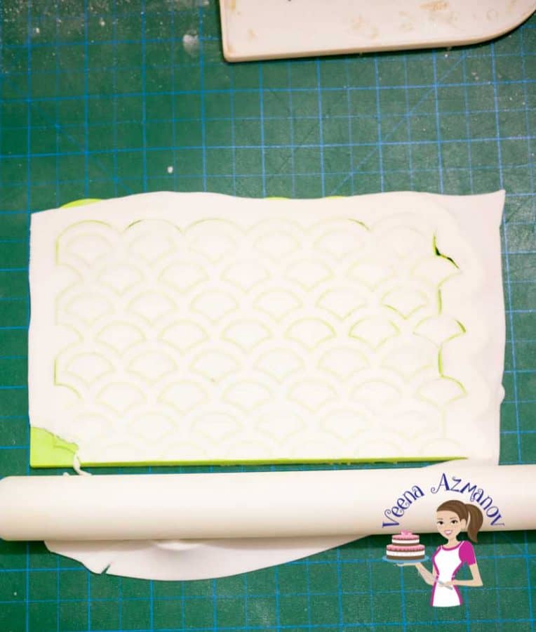 Using silicon mold with fondant.