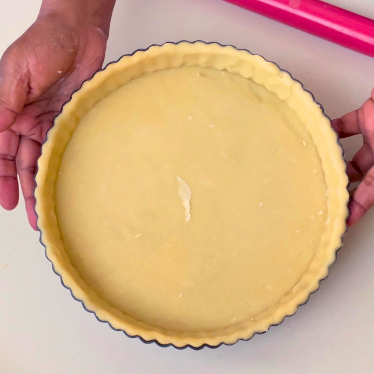 A tart crust with shortcrust pastry.
