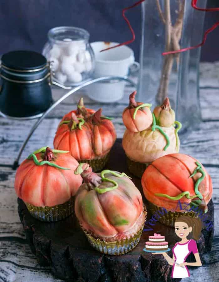 Pumpkin inspired cupcakes.