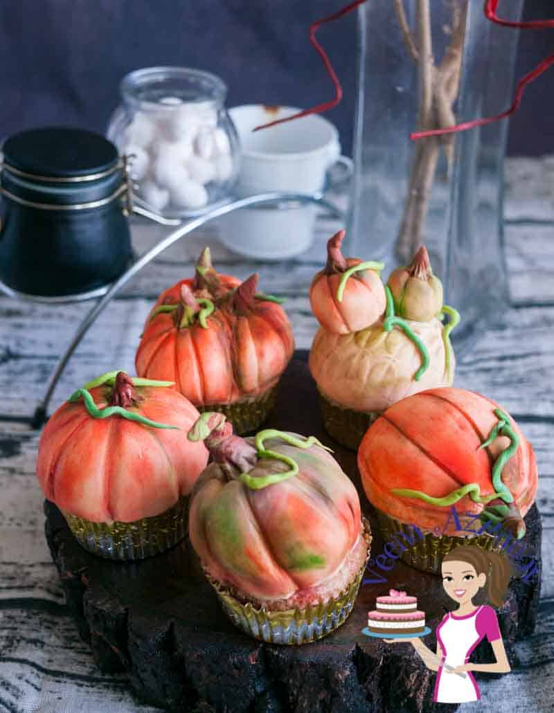 How to Decorate Pumpkin Cupcakes