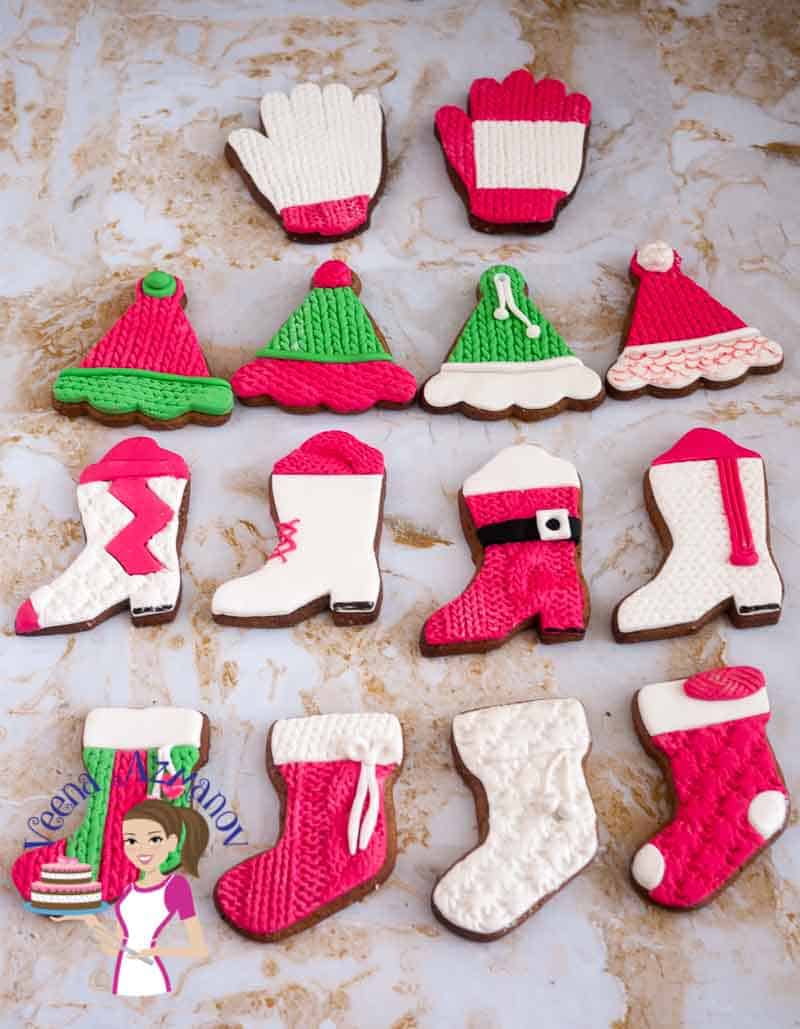 Make deliciously pretty knit inspired Christmas Cookies this season to share with your family and friends. Simple, easy and a fun project to do with the kids or just on your own with a little fondant and a few texture mats.