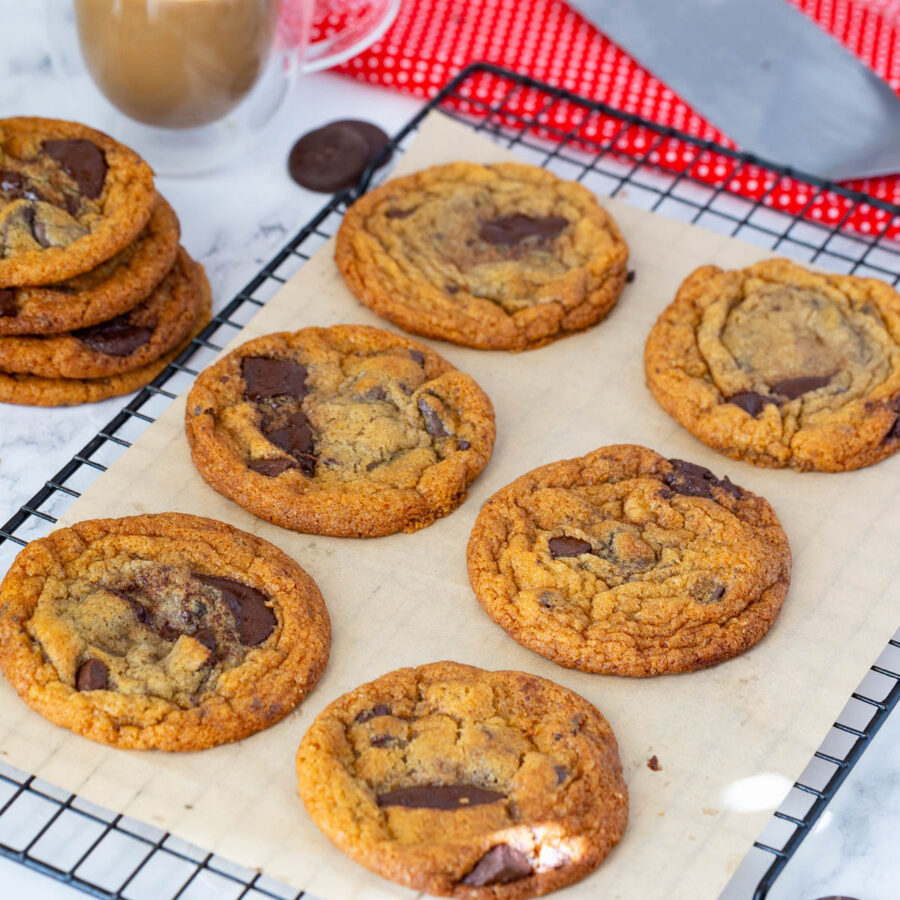 Fresh baked cookies on the wire rack.
