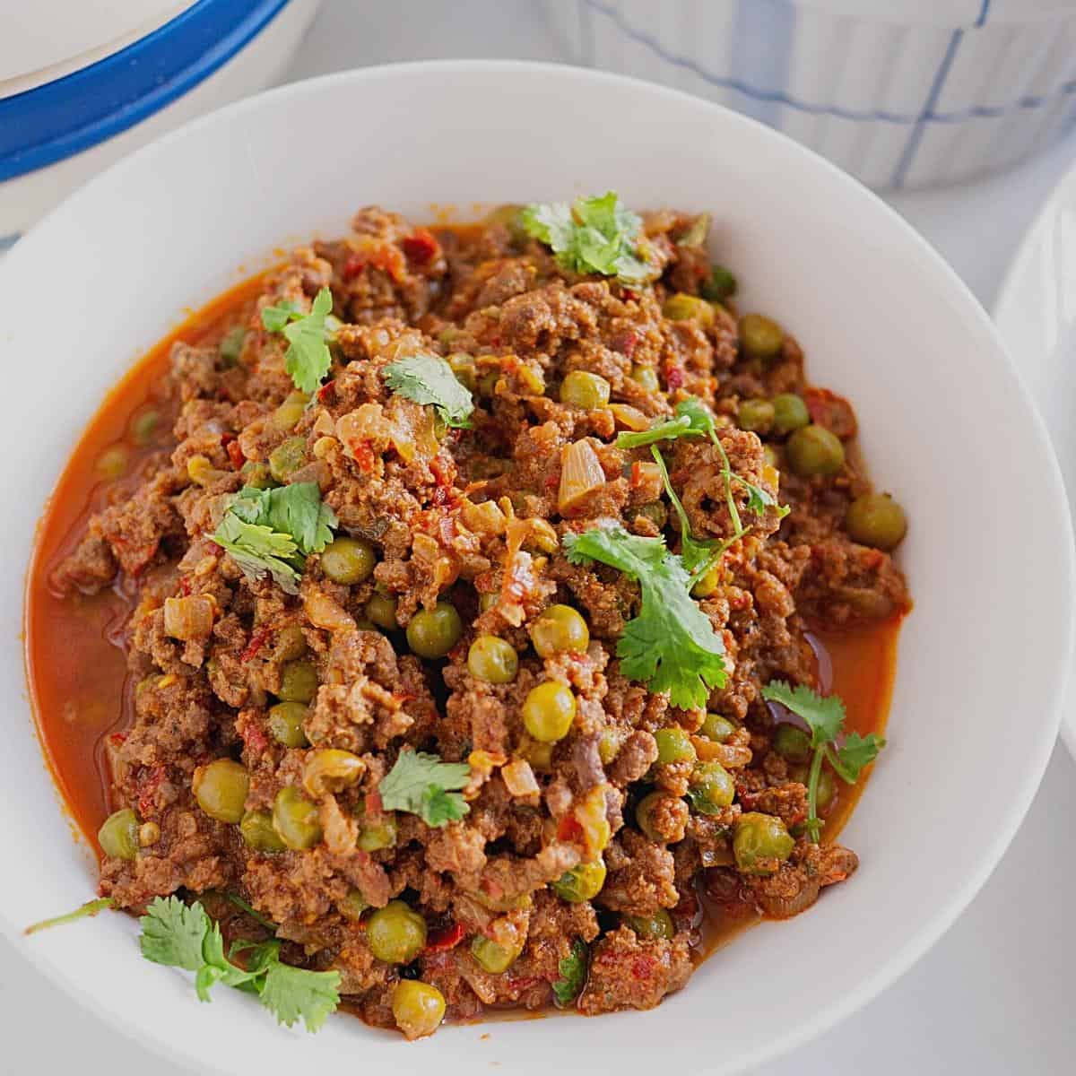 Minced ground beef with curry.