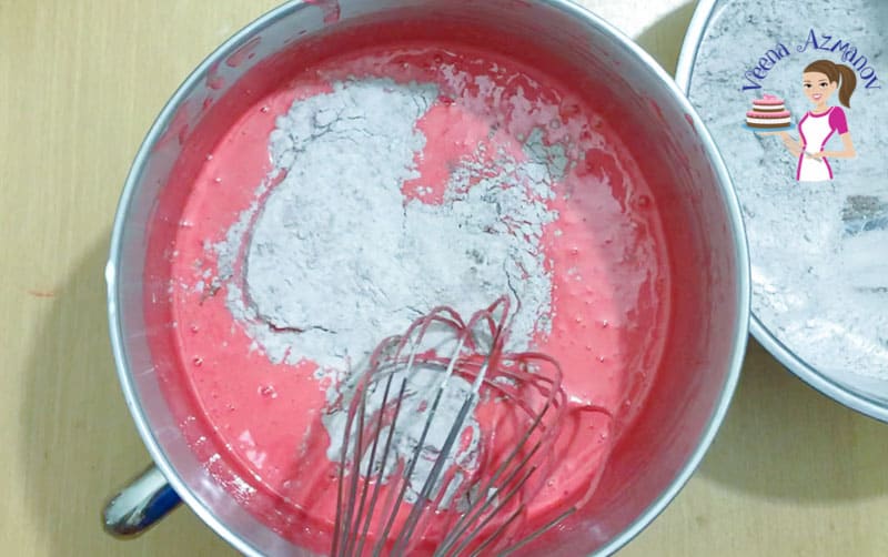 Combine the flour into the batter for red velvet recipe