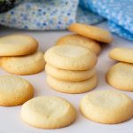 Cookies on the table with lemon.