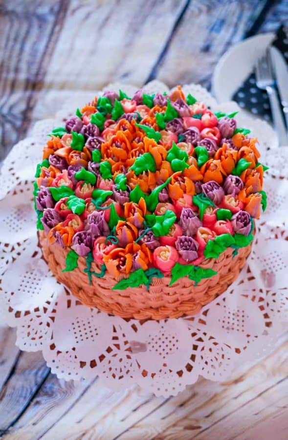 A buttercream cake made with the tulips Russian piping tips can be a quick and easy way to make a celebration cake whether you want to make a mothers day cake or last minute birthday cake. This simple, easy and effortless cake was made in a few hours from start to finish.