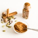 Pumpkin spicemix in a bowl.