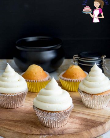 Cupcakes with buttercream frosting on a round board.