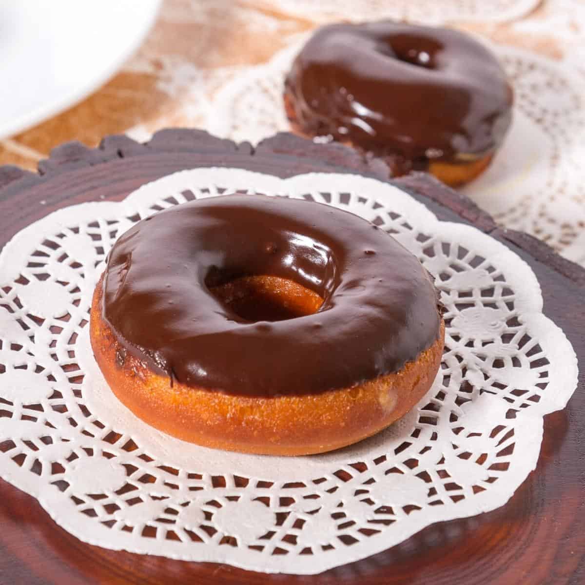Pinterest image for chocolate glaze donuts.