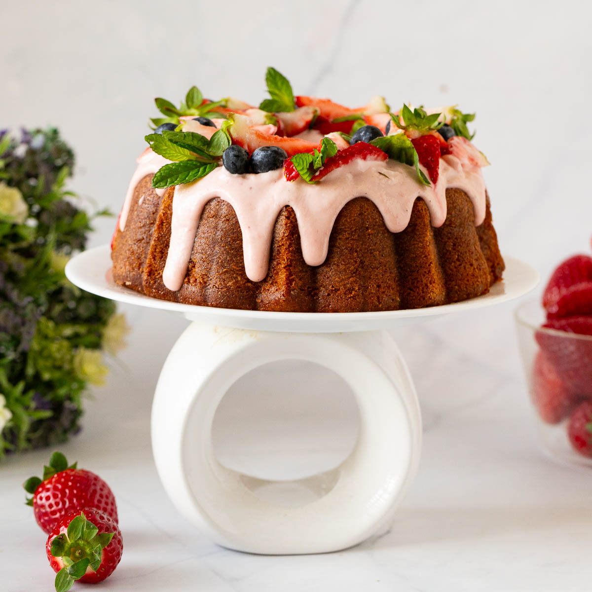 Bundt cake on the cake stand.