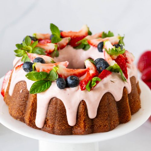 A bundt cake on the cake stand.