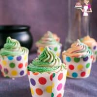 Cupcakes decorated with buttercream.
