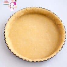 A tart pan lined with shortcrust.