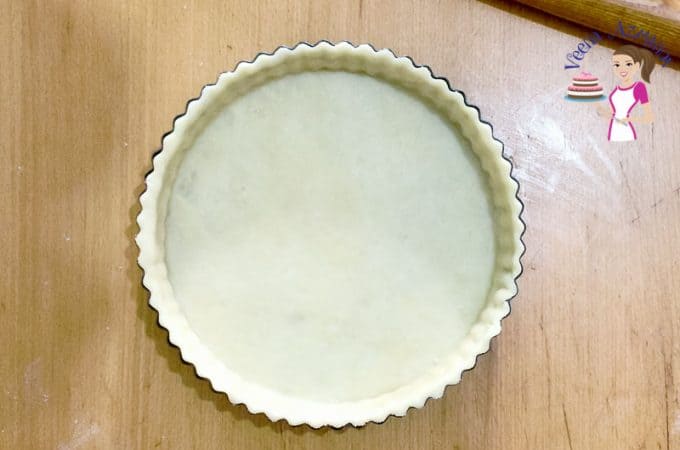 Unbaked pie crust in a pie pan.