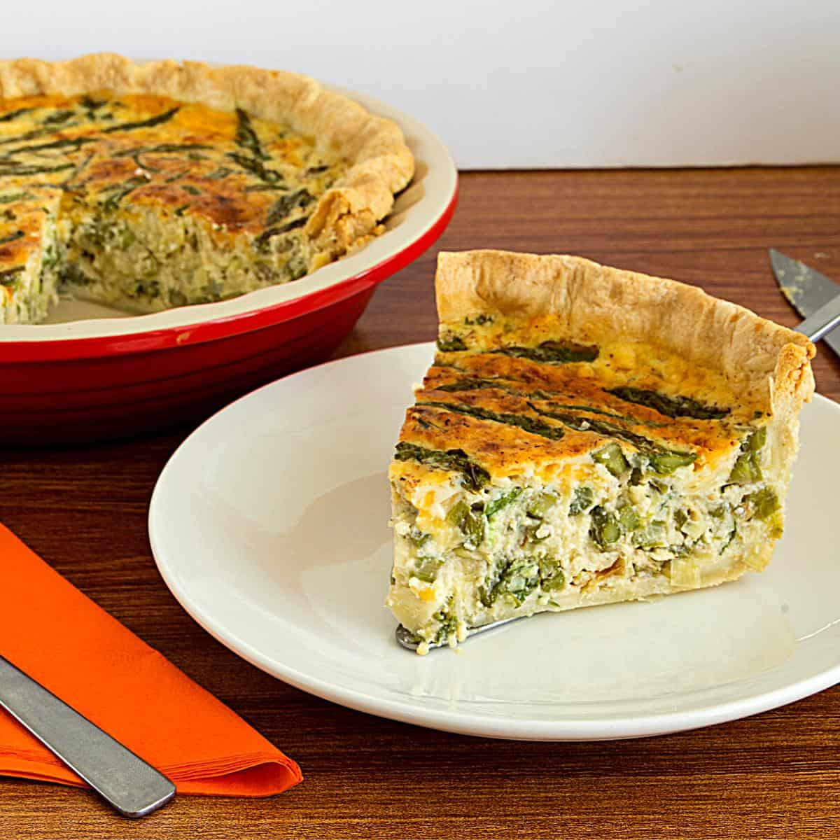 A slice with quiche made with asparagus and leeks.