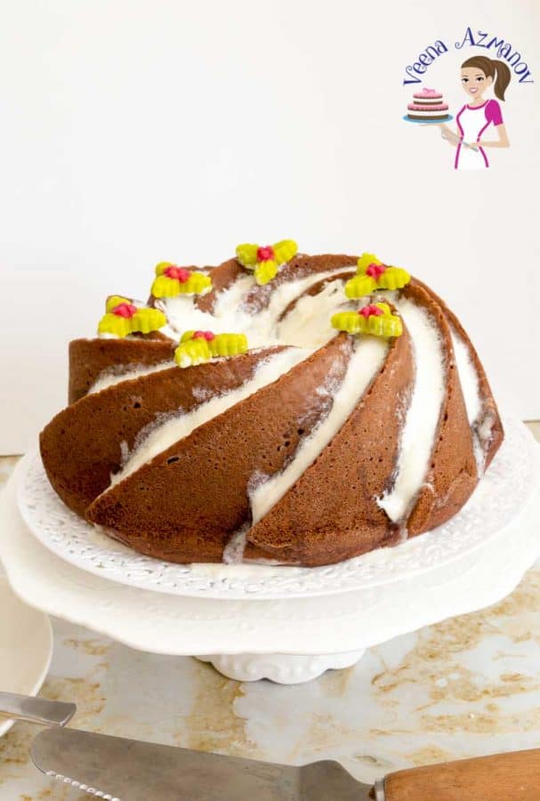 How to make a Bundt cake with Eggnog and rum for Christmas Celebration.