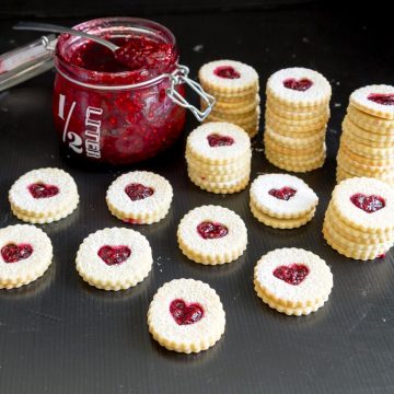 Raspberry jam cookies on the table.