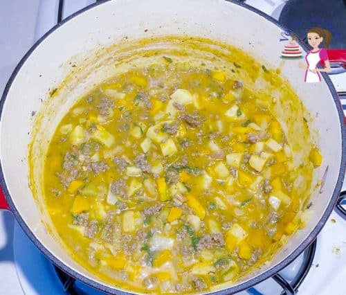How to make a soup with ground beef and veggies