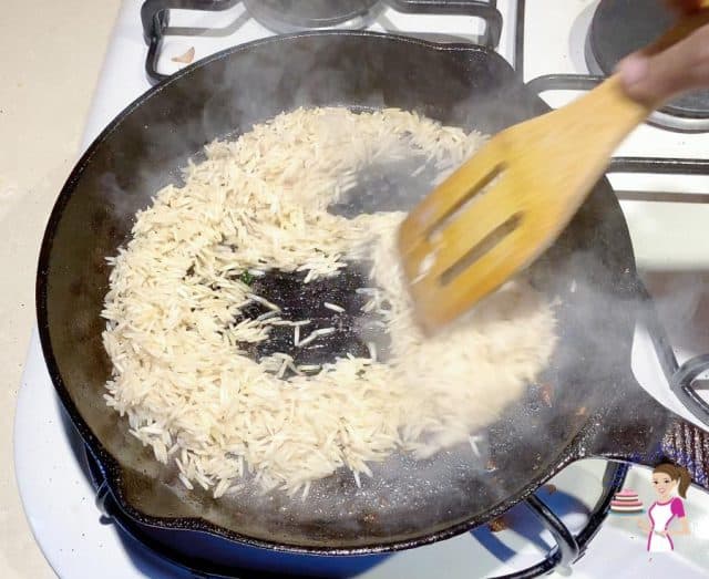 How to cook chicken with rice in a cast-iron skillet in 20 minutes