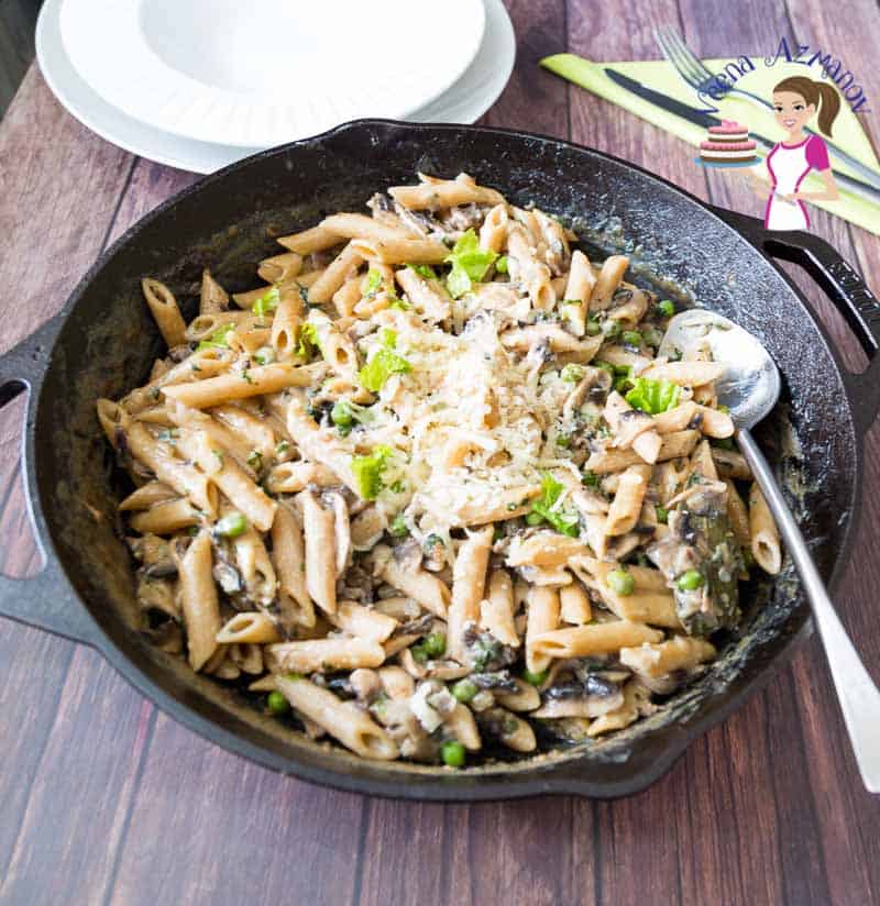 A pan of pasta with mushrooms.