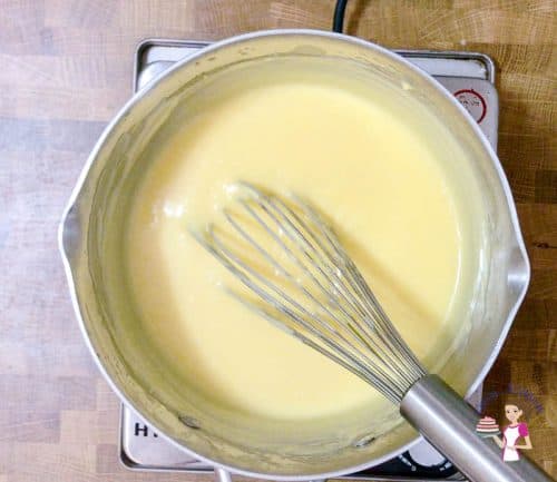 Prepare the pastry cream for the flan baked custard tart
