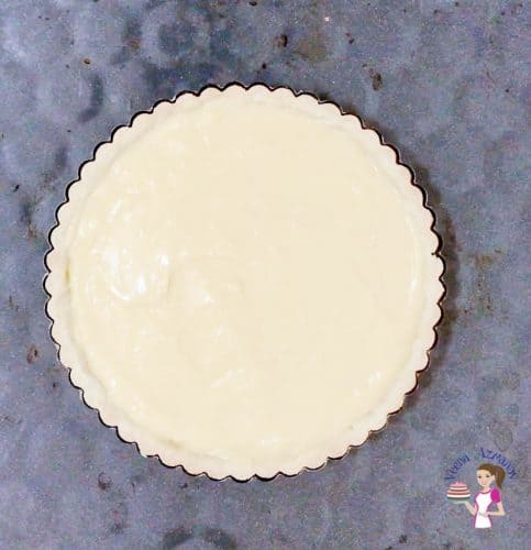 Bake the pastry cream in the shortcrust pastry shell to make the flan