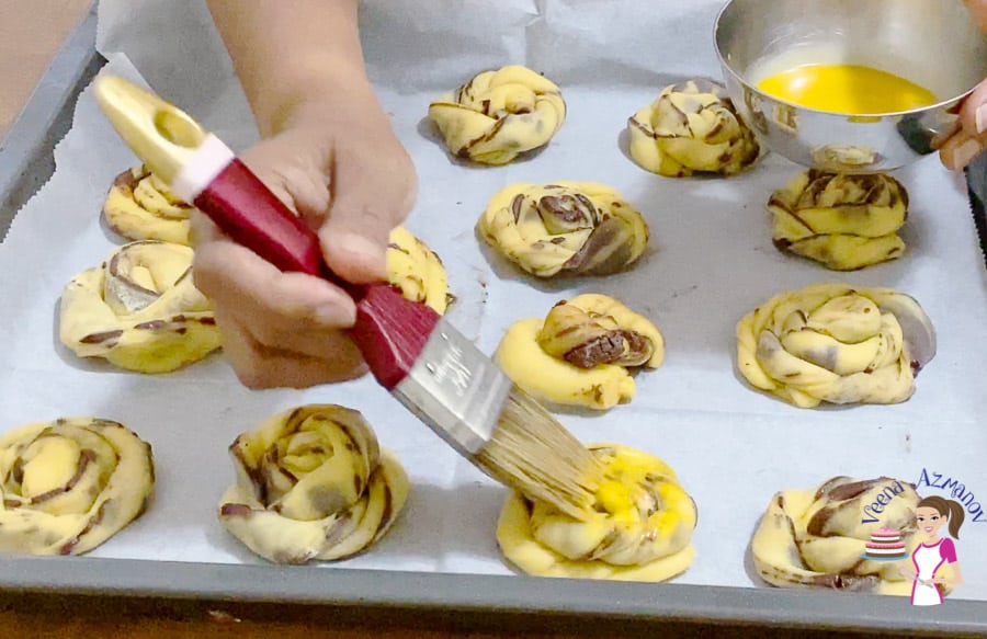 How to make Jewish rugelach rolls with chocolate